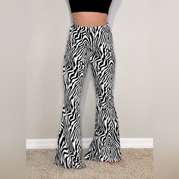 Zebra Print Flare Pants 🖤🤍 - Picture 3 of 4